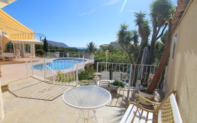 Villa méditerranéenne ensoleillée avec de belles vues près du club de golf d